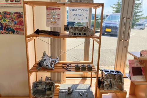 ダイハツ佐渡ショールーム内展示物